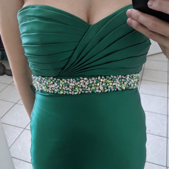 Emerald Green evening gown or grad dress - Picture 8 of 8